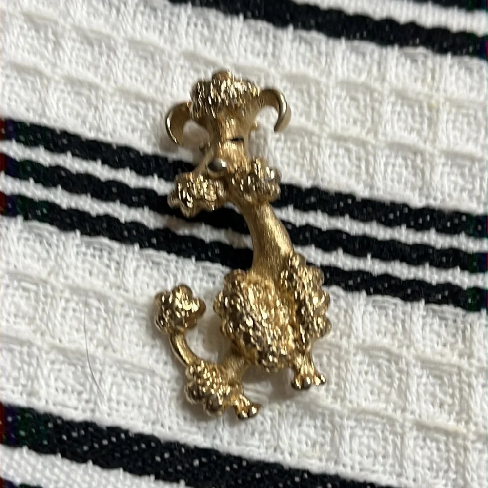 French Poodle Brooch‎ Pin Vintage Avon Brushed Gold Tone 1970’s